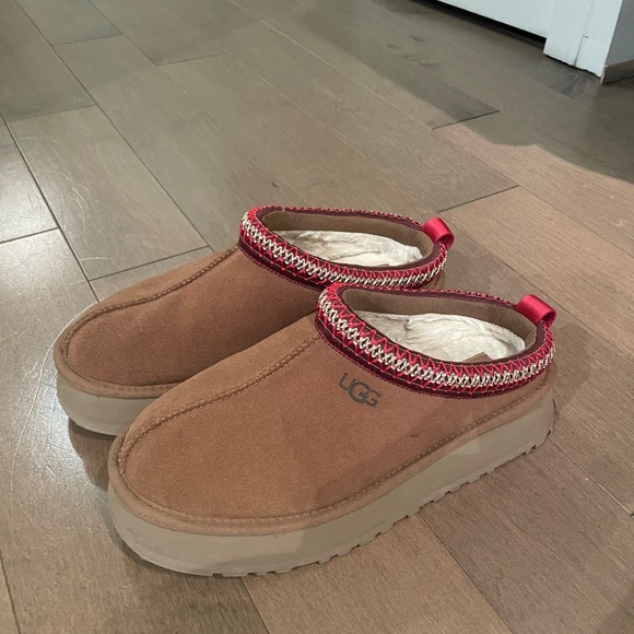 Chestnut Ugg Tazz II - Picture 2 of 7